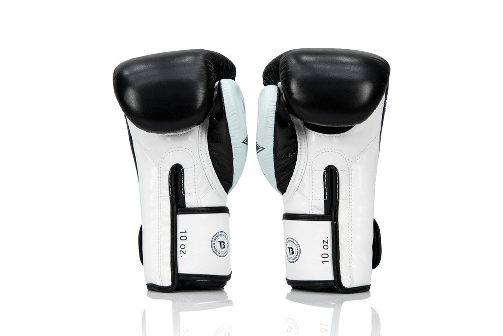 Fairtex Booster Kickbokshandschoenen FXB BG V2 BK WH (FXB-BG-V2-BK-WH) Fairtex Booster Kickbokshandschoenen FXB BG V2 BK WH (FXB-BG-V2-BK-WH)