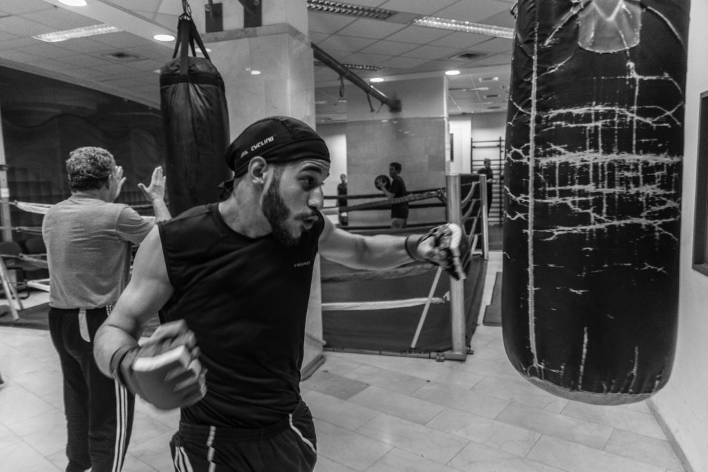Het gebruik van MMA hanschoenen of Free Fighting gloves op de bokszak is niet ongebruikelijk...