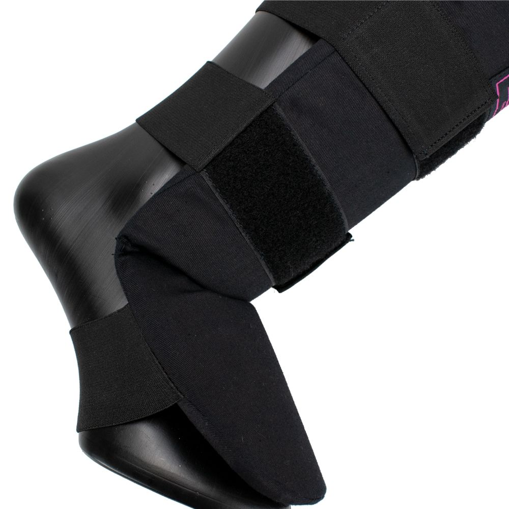 Super Pro Combat Gear Scheenbeschermer - Savior - Roze / Zwart Super Pro Combat Gear Scheenbeschermer - Savior - Roze / Zwart
