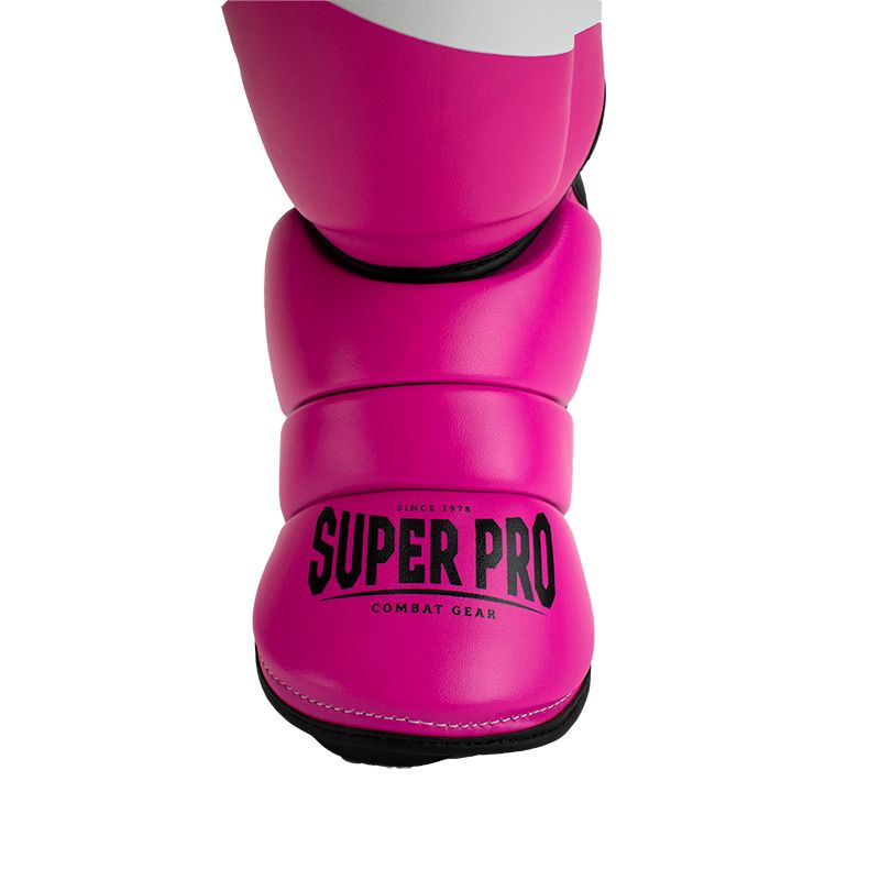 Super Pro Combat Gear Scheenbeschermer - Rebel - Roze / Zwart / Wit Super Pro Combat Gear Scheenbeschermer - Rebel - Roze / Zwart / Wit