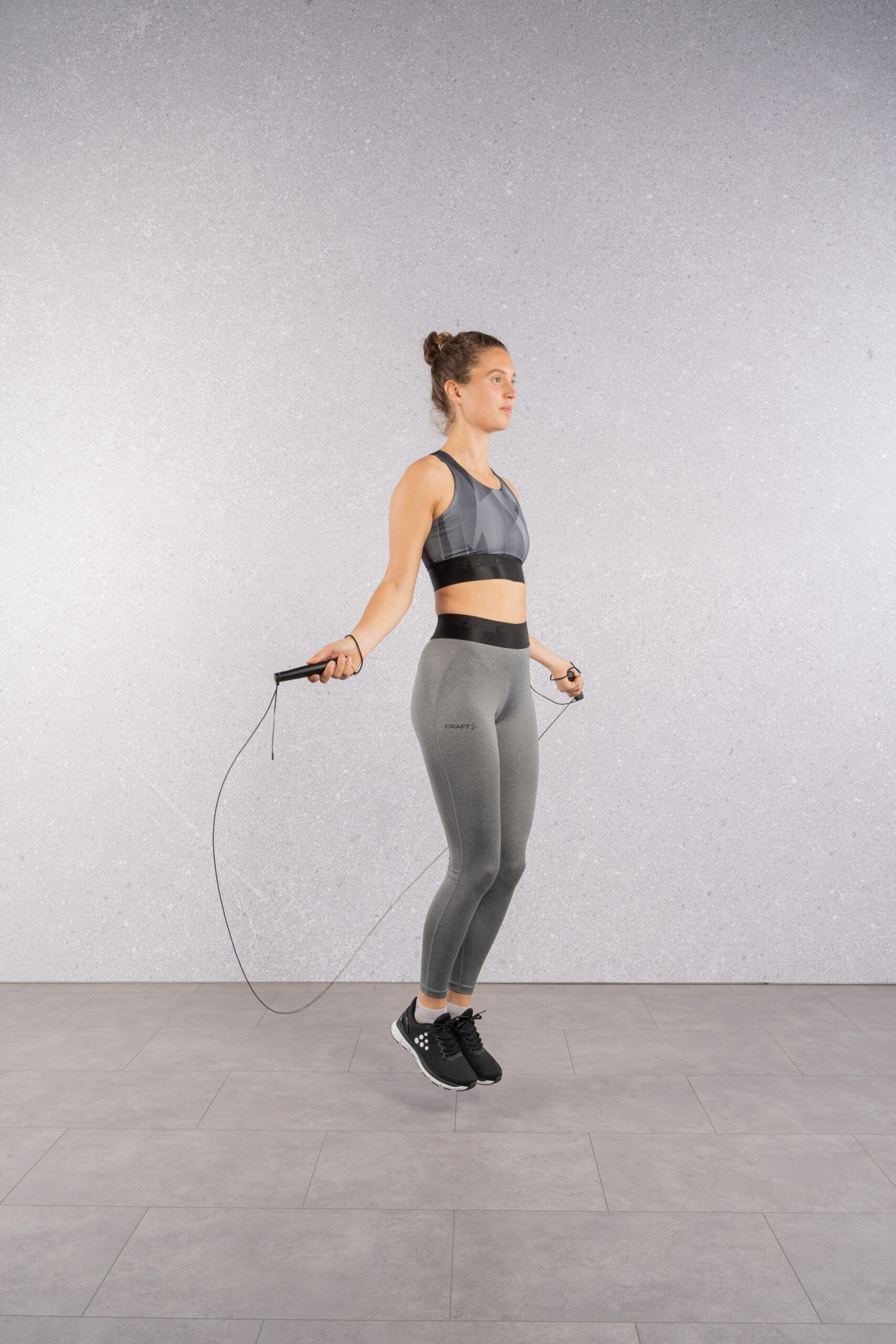 Tunturi Springtouw - Smart Jump Rope With Display And App - Zwart Tunturi Springtouw - Smart Jump Rope With Display And App - Zwart