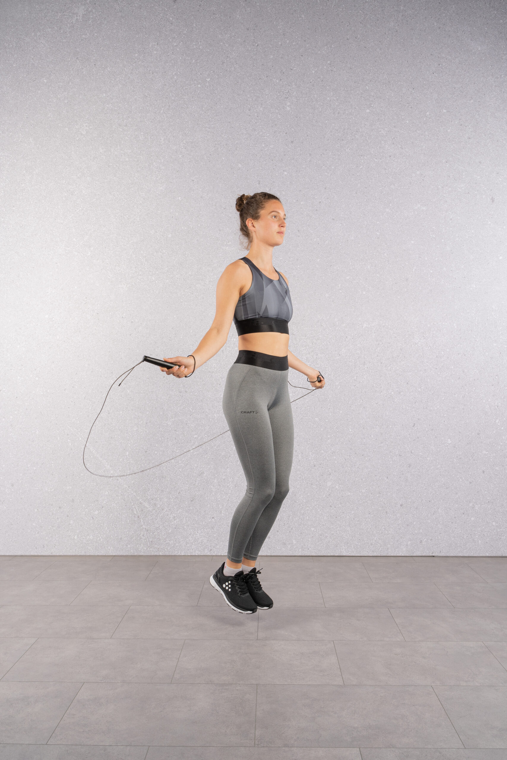 Tunturi Springtouw - Smart Jump Rope With Display And App - Zwart Tunturi Springtouw - Smart Jump Rope With Display And App - Zwart