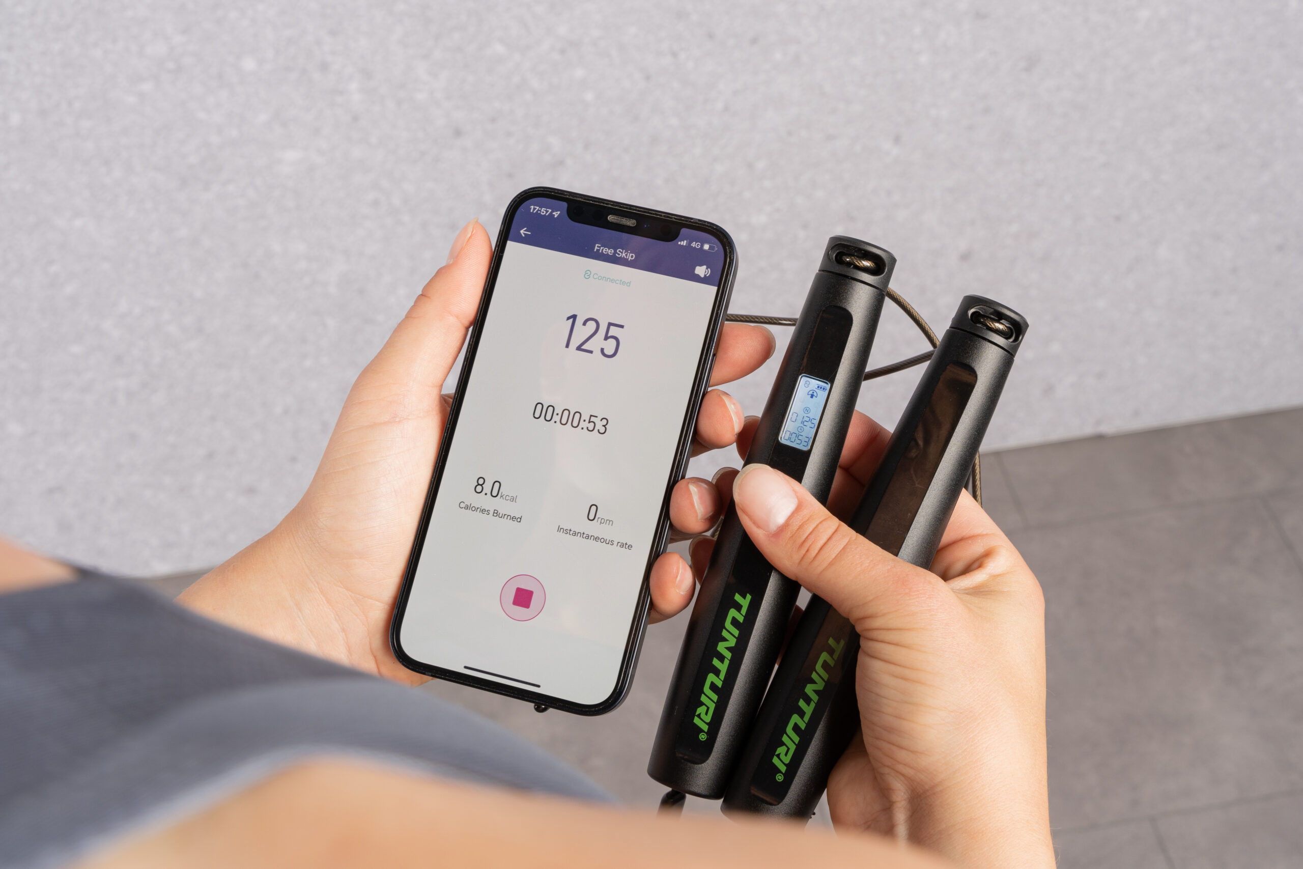 Tunturi Springtouw - Smart Jump Rope With Display And App - Zwart Tunturi Springtouw - Smart Jump Rope With Display And App - Zwart
