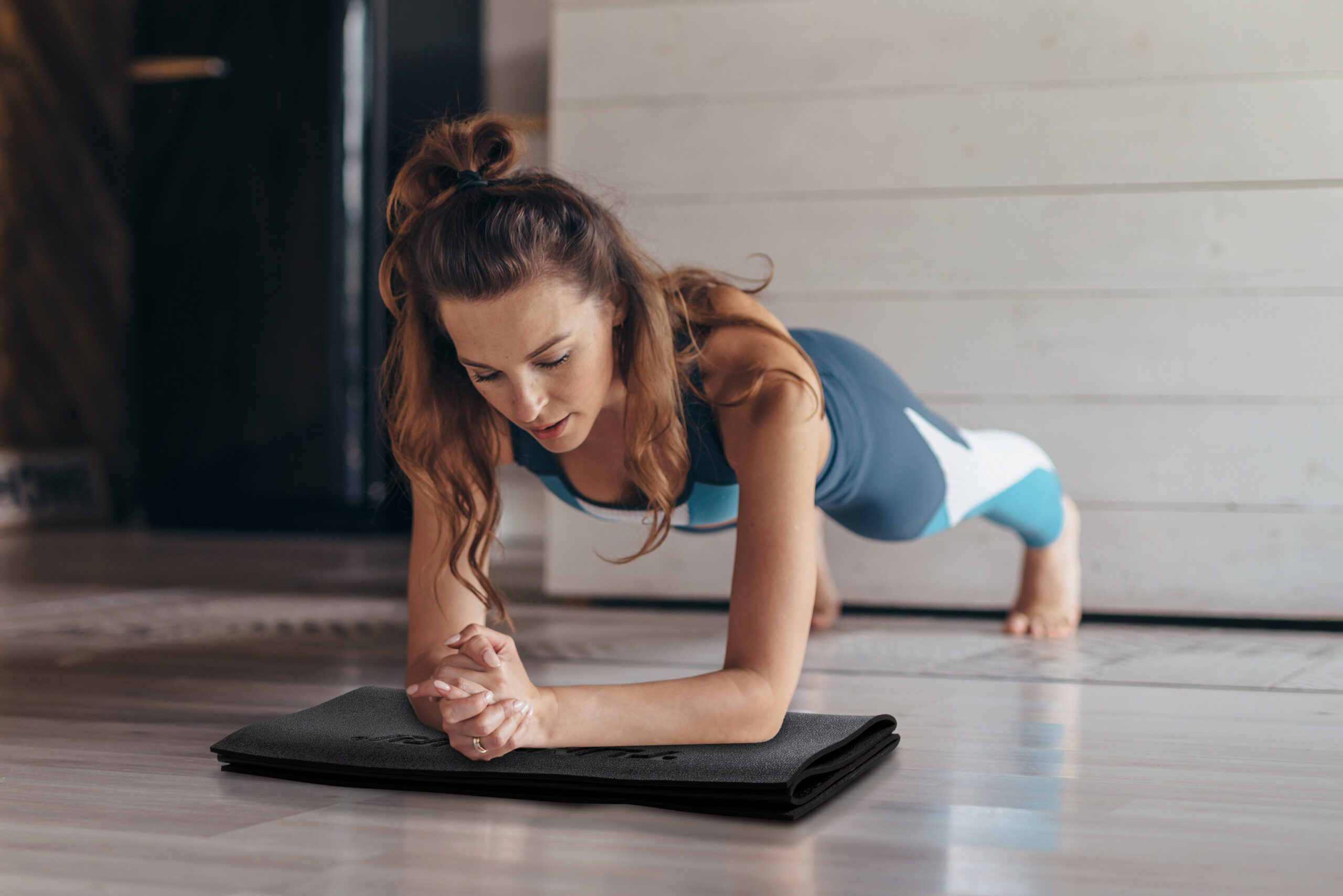 Tunturi Fitnessmat - Outdoor Fitness Mat 6 mm 120 x 61 cm - Zwart Tunturi Fitnessmat - Outdoor Fitness Mat 6 mm 120 x 61 cm - Zwart