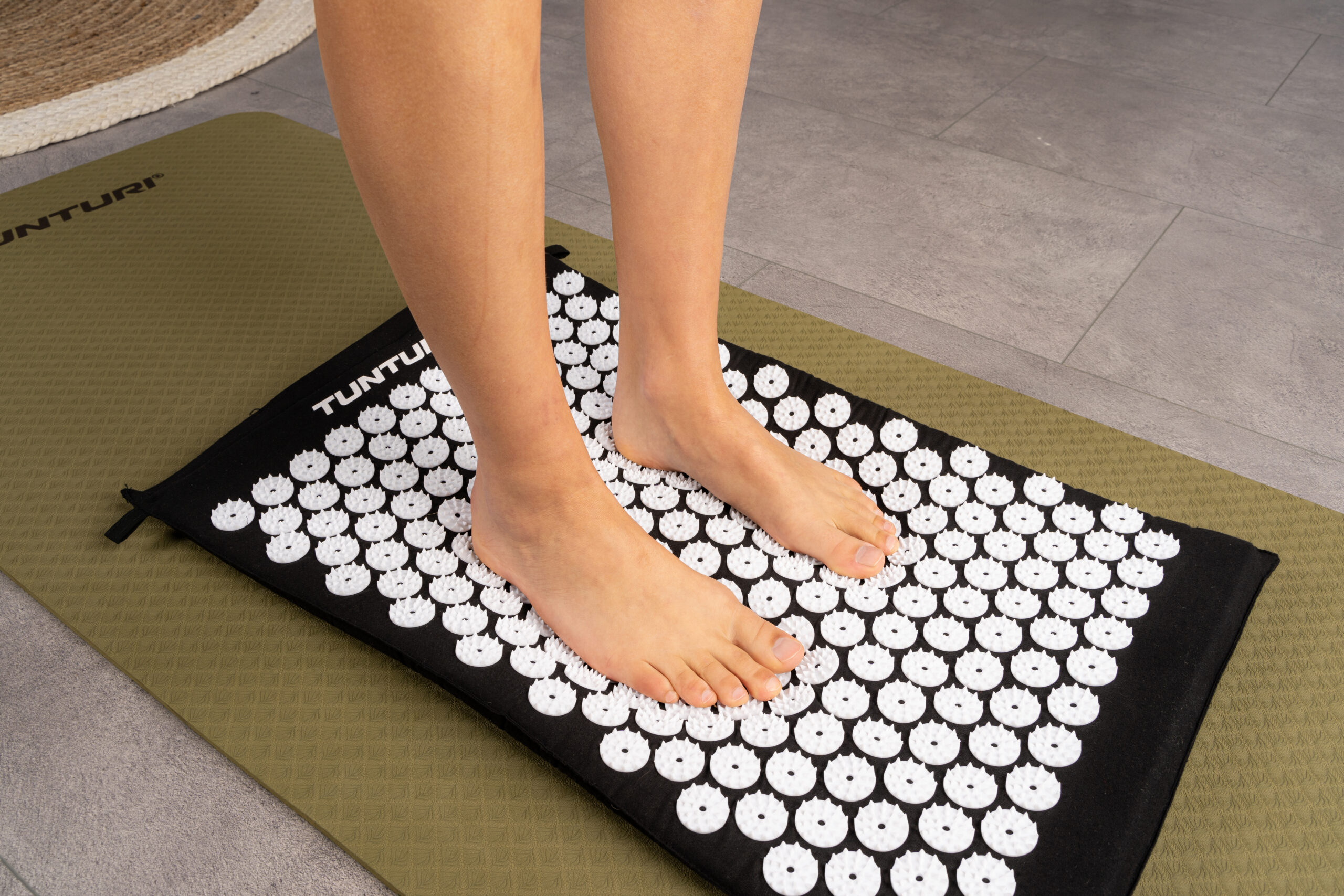 Tunturi Spijkermat - Acupressure Mat And Pillow 68x42x2 cm - Zwart Tunturi Spijkermat - Acupressure Mat And Pillow 68x42x2 cm - Zwart