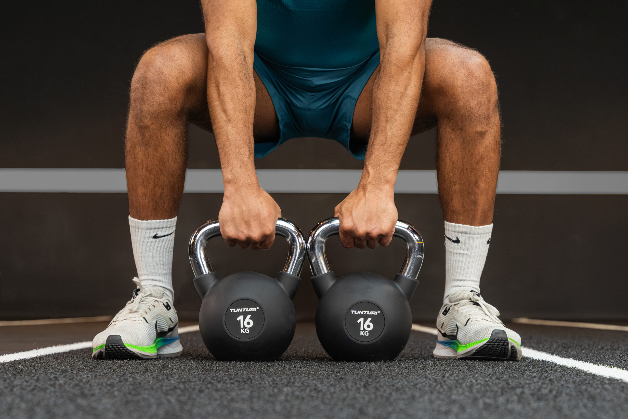 Tunturi Kettlebell - Platinum Rubber 4kg - Zwart Tunturi Kettlebell - Platinum Rubber 4kg - Zwart