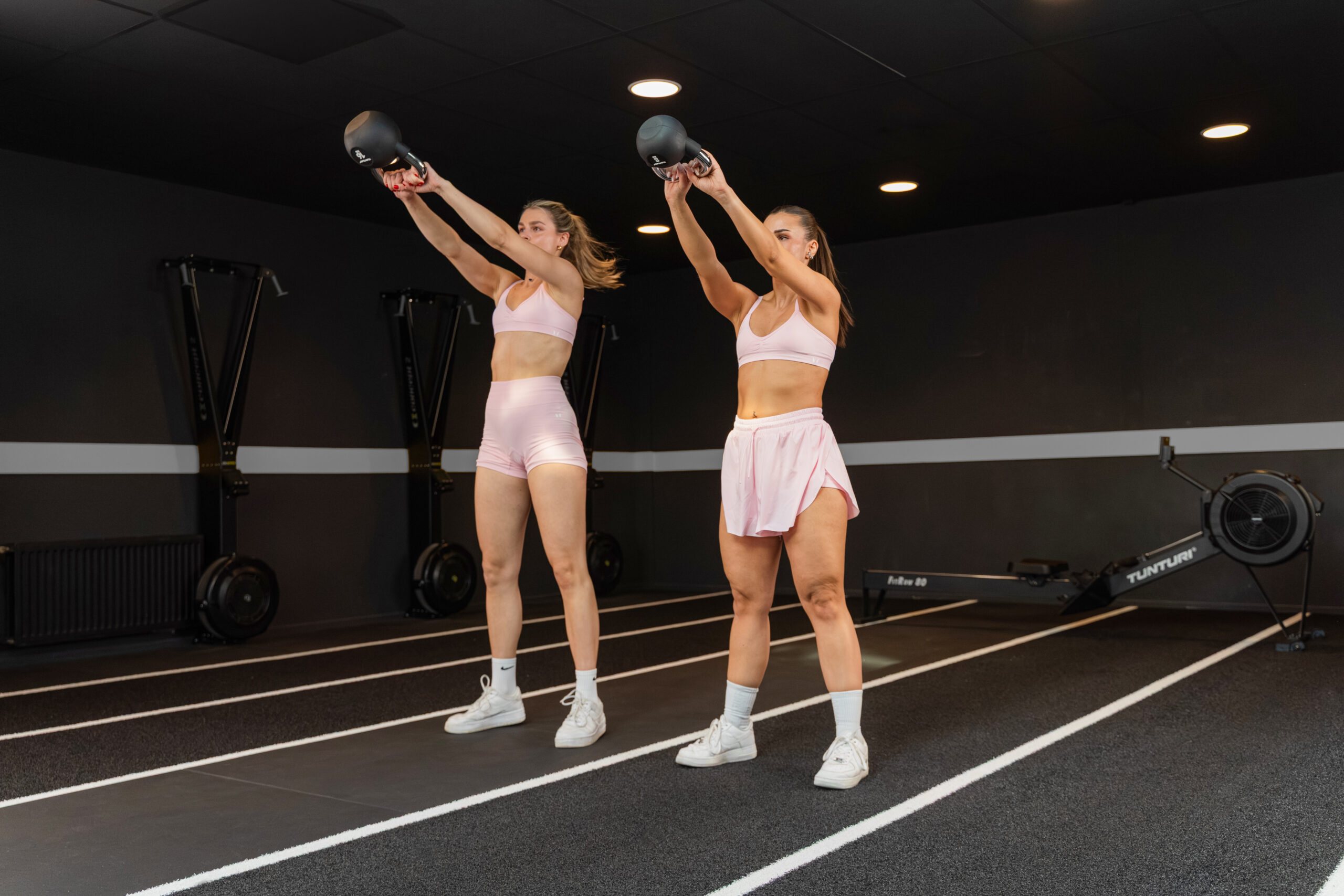 Tunturi Kettlebell - Platinum Rubber 4kg - Zwart Tunturi Kettlebell - Platinum Rubber 4kg - Zwart