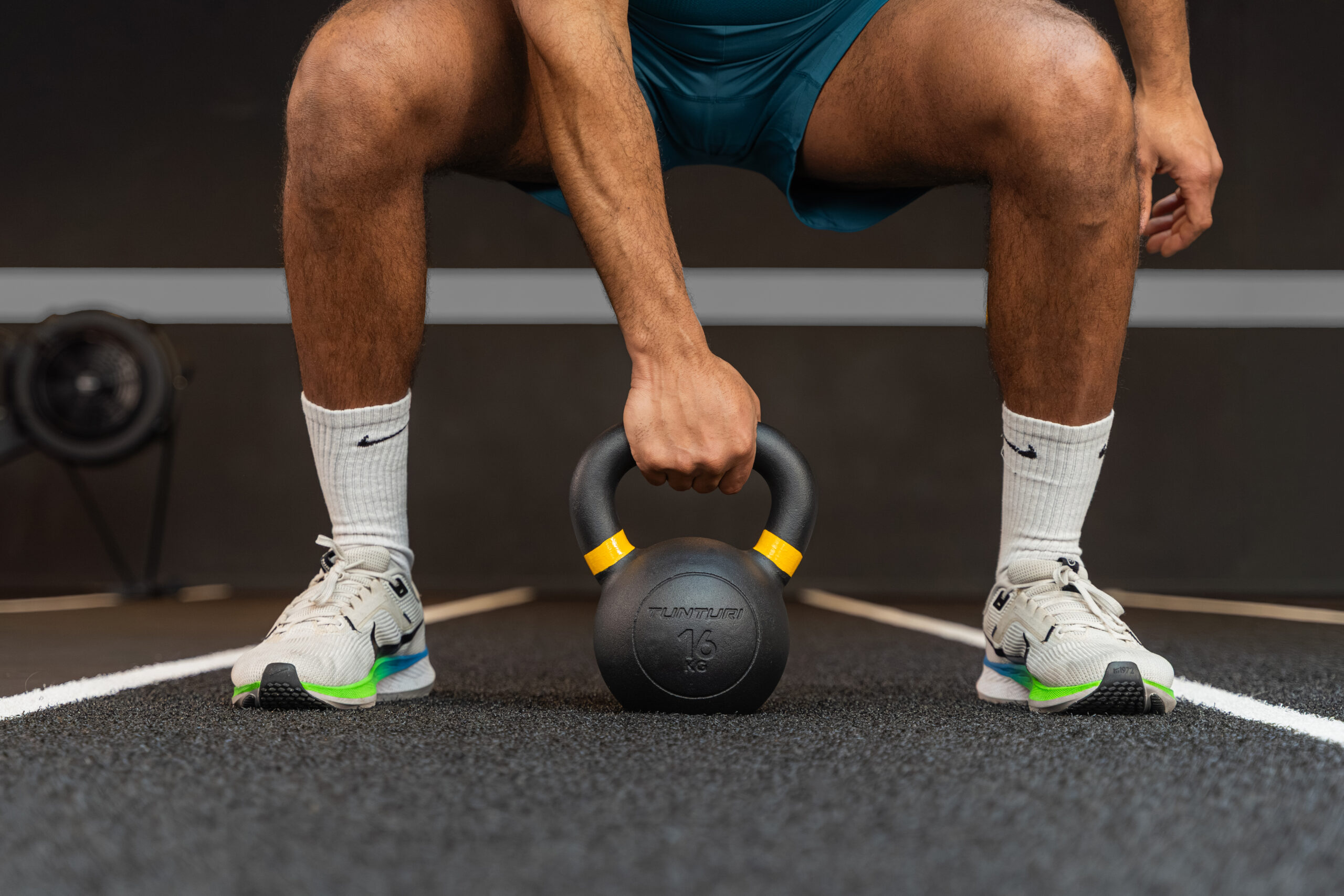 Tunturi - Platinum Cast Iron Kettlebell 4kg - Zwart Tunturi - Platinum Cast Iron Kettlebell 4kg - Zwart