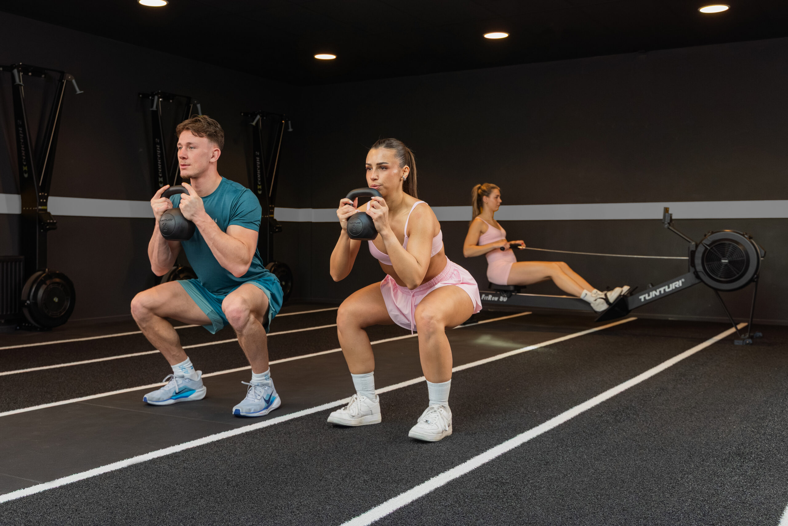 Tunturi - Platinum Cast Iron Kettlebell 4kg - Zwart Tunturi - Platinum Cast Iron Kettlebell 4kg - Zwart