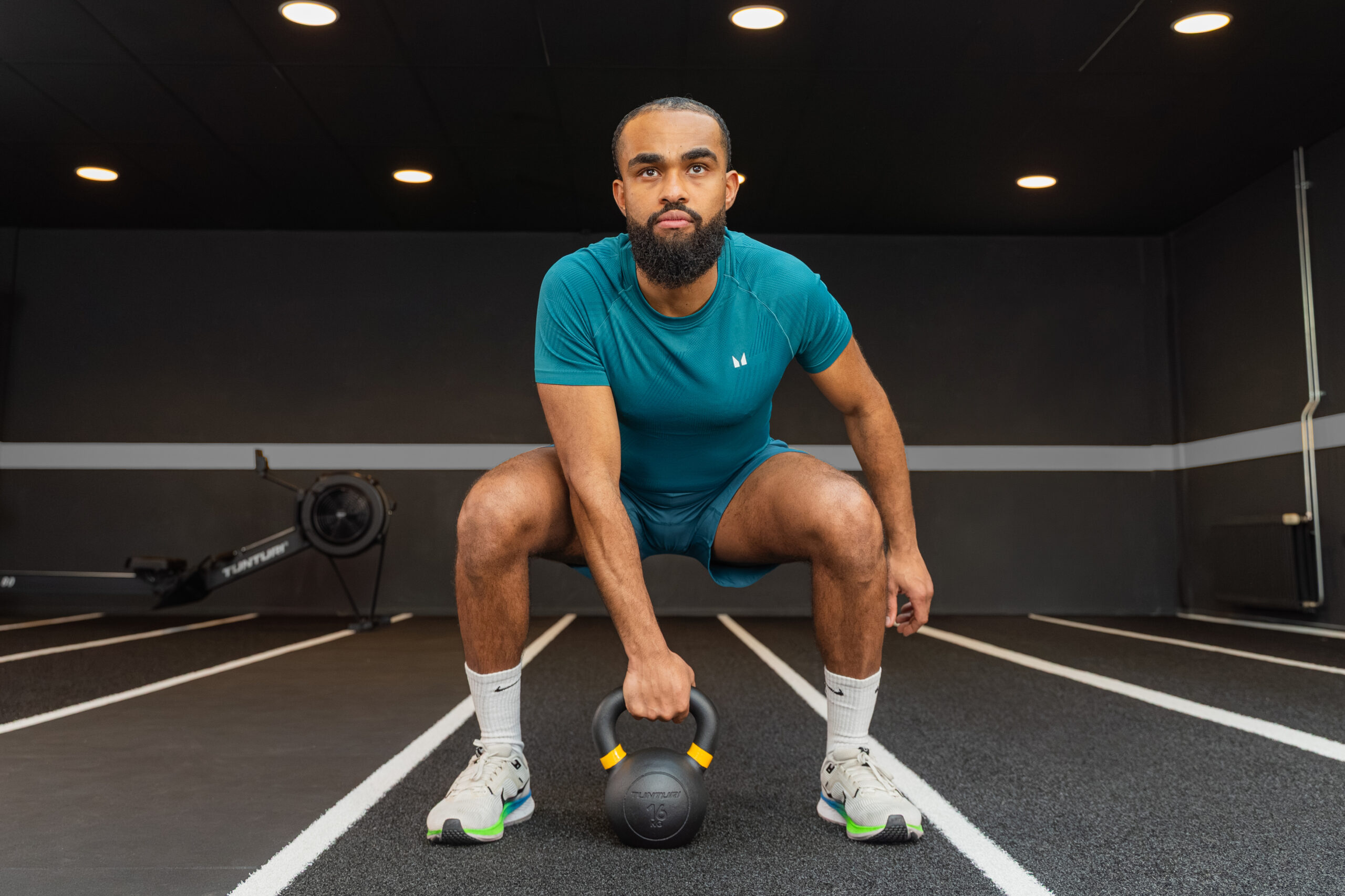 Tunturi - Platinum Cast Iron Kettlebell 4kg - Zwart Tunturi - Platinum Cast Iron Kettlebell 4kg - Zwart