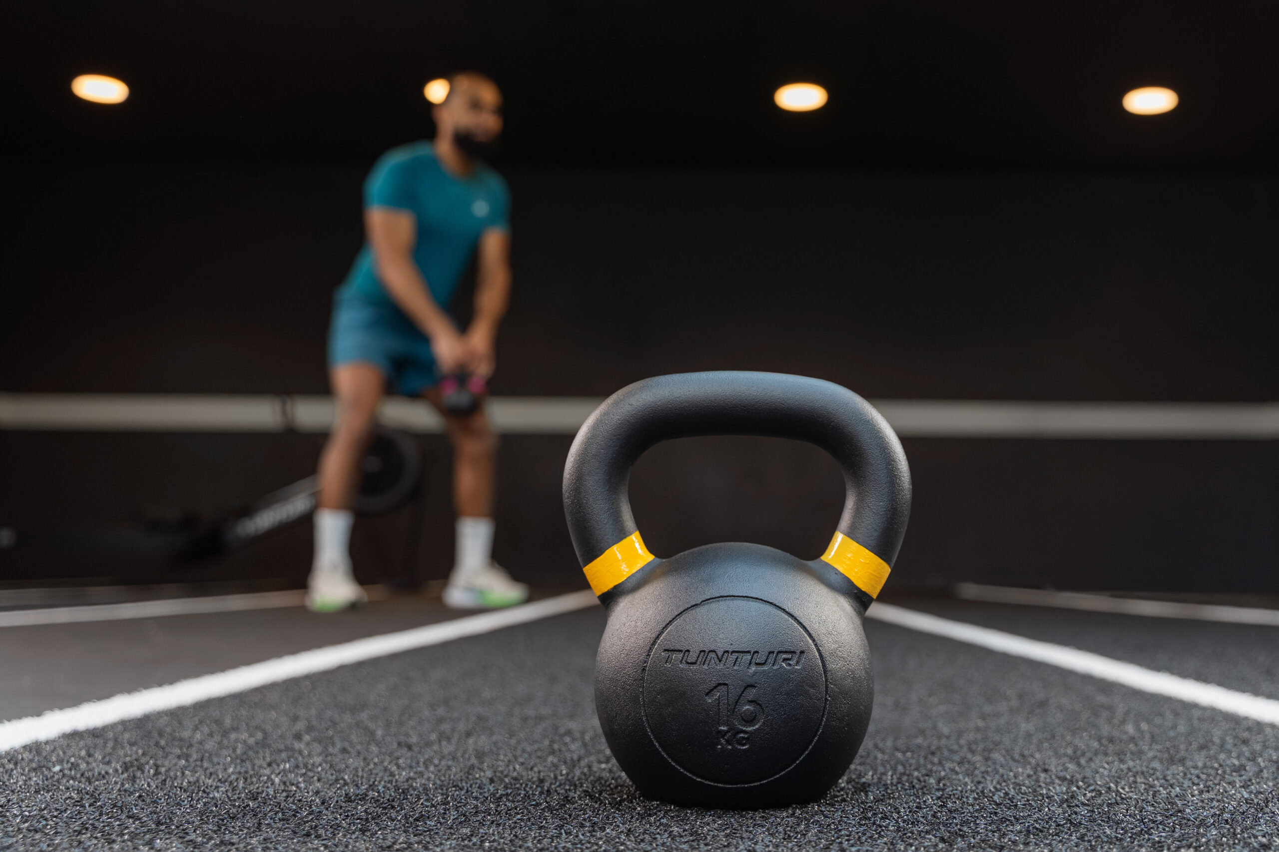 Tunturi - Platinum Cast Iron Kettlebell 4kg - Zwart Tunturi - Platinum Cast Iron Kettlebell 4kg - Zwart