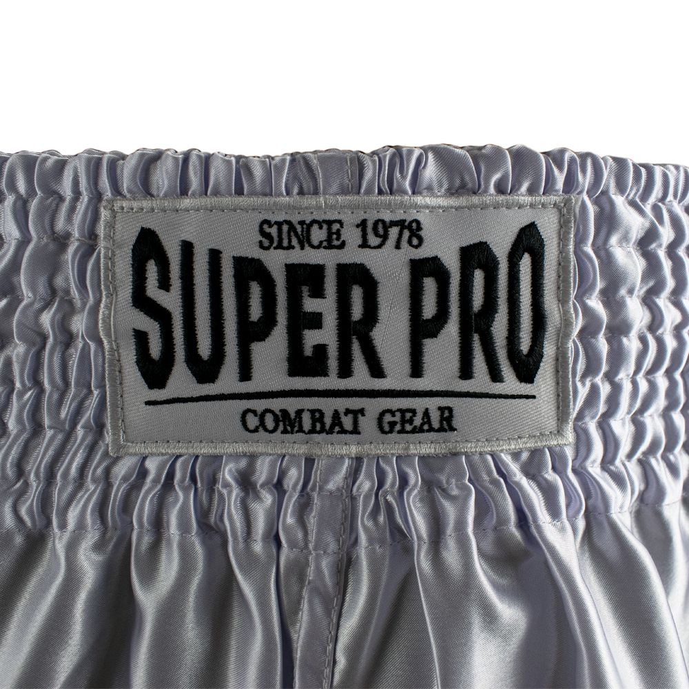 Super Pro Combat Gear Kickboksbroekje - Thai En Kickboksshort Brave - Zwart / Wit Super Pro Combat Gear Kickboksbroekje - Thai En Kickboksshort Brave - Zwart / Wit