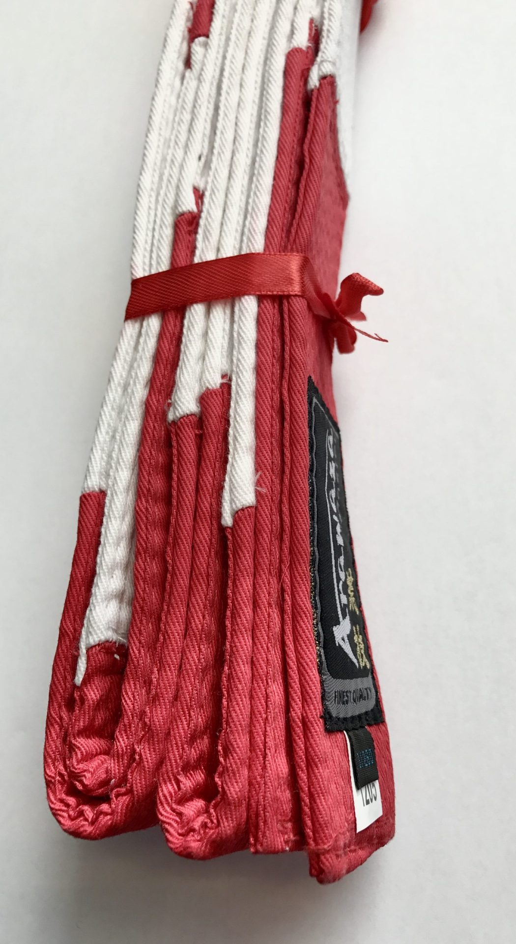 Arawaza Karateband - Master - Rood / Wit (ARABEMWHRE) Arawaza Karateband - Master - Rood / Wit (ARABEMWHRE)