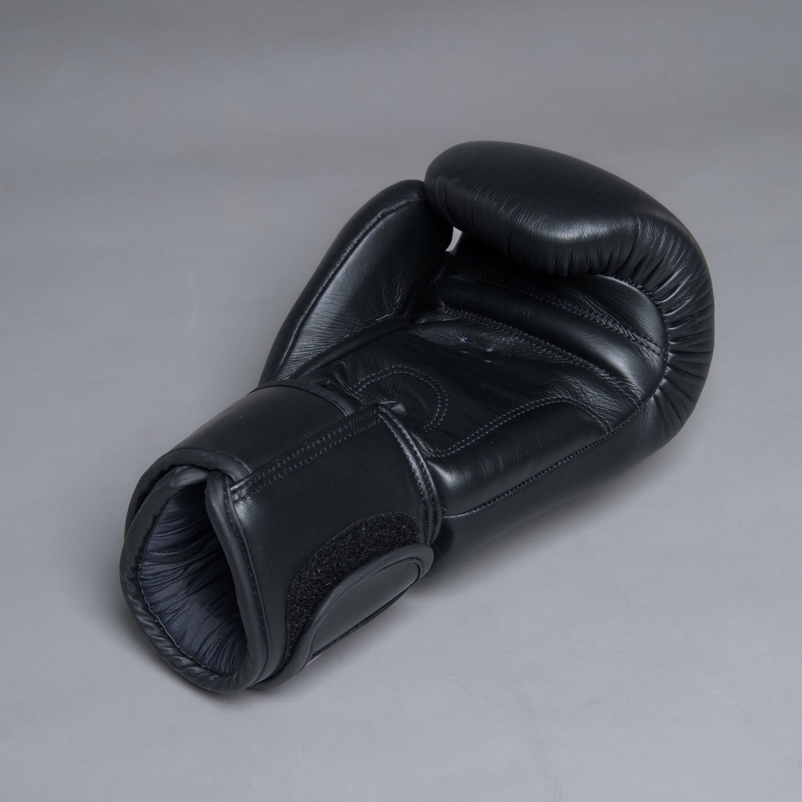 Joya Siam bokshandschoenen zwart wit Joya Siam bokshandschoenen zwart wit