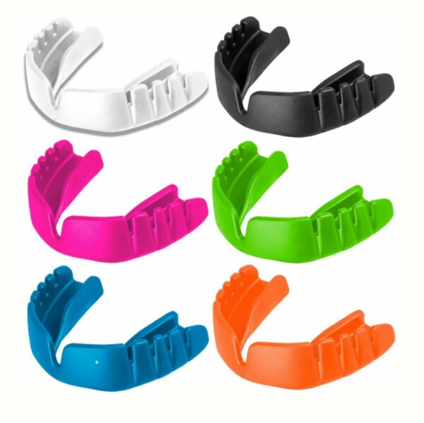Opro Gebitsbeschermer - Snap fit - Wit / Roze / Blauw / Zwart / Oranje / Groen (213900) Opro Gebitsbeschermer - Snap fit - Wit / Roze / Blauw / Zwart / Oranje / Groen (213900)