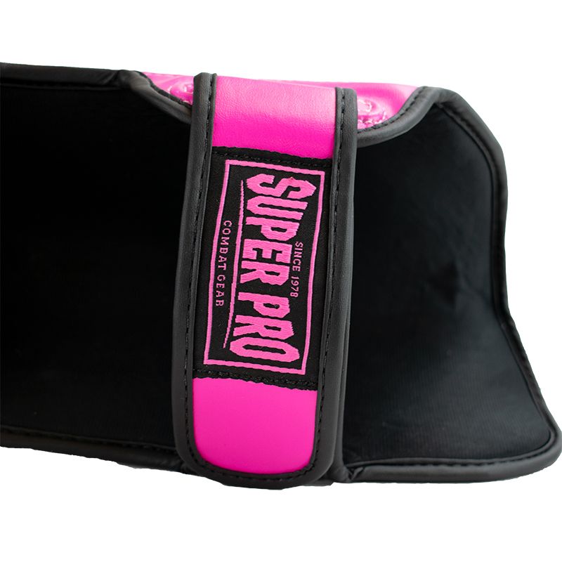 Super Pro Combat Gear Scheenbeschermer - Rebel - Roze / Zwart / Wit Super Pro Combat Gear Scheenbeschermer - Rebel - Roze / Zwart / Wit