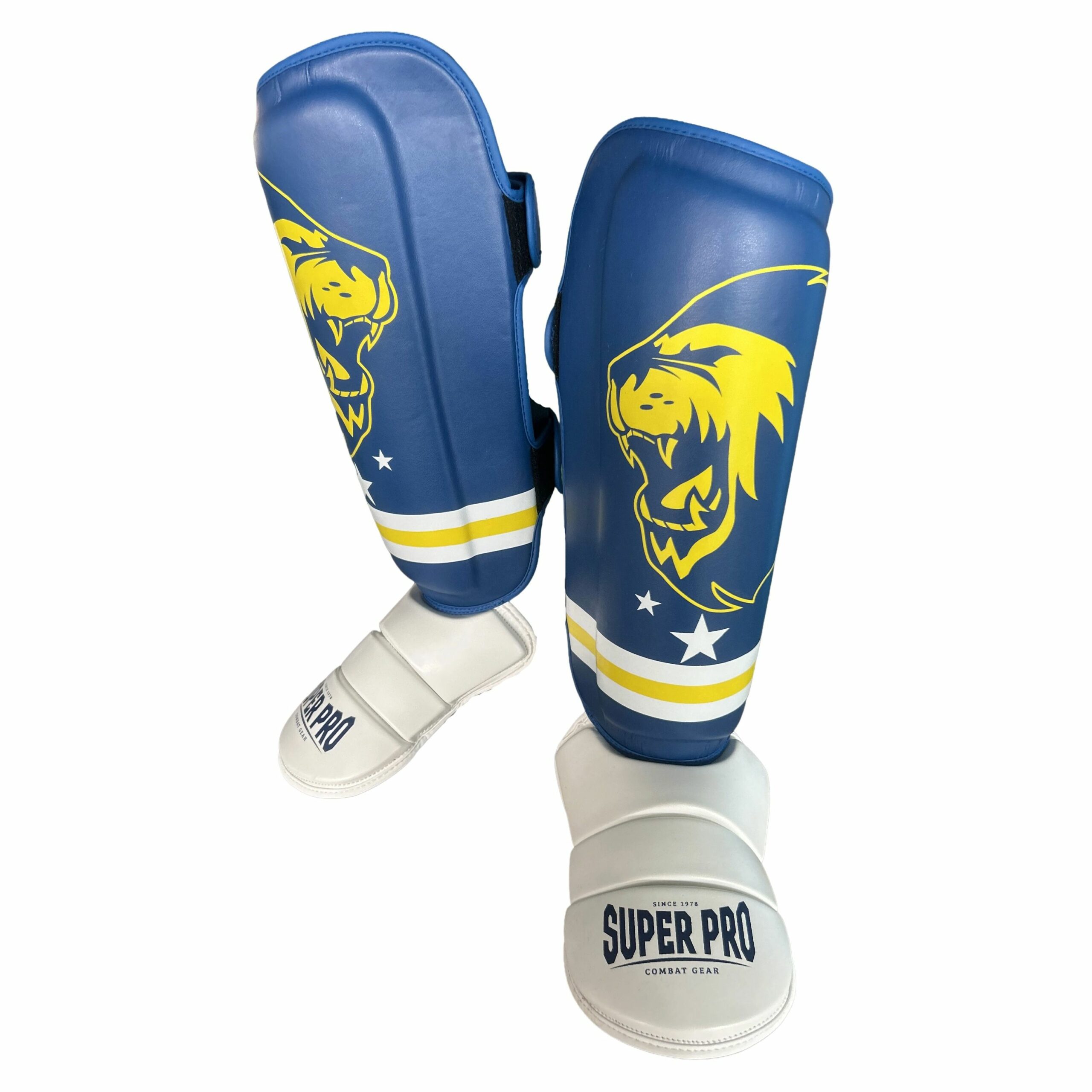 Super Pro Combat Gear Scheenbeschermer - Nations Curacao - Blauw / Geel / Wit Super Pro Combat Gear Scheenbeschermer - Nations Curacao - Blauw / Geel / Wit
