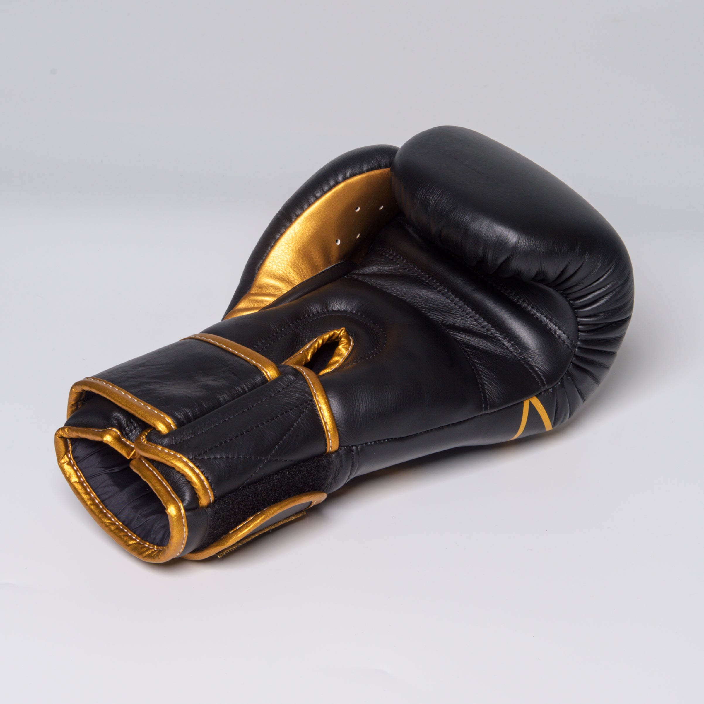 Joya Strike Kickbokshandschoenen Zwart Goud Joya Strike Kickbokshandschoenen Zwart Goud
