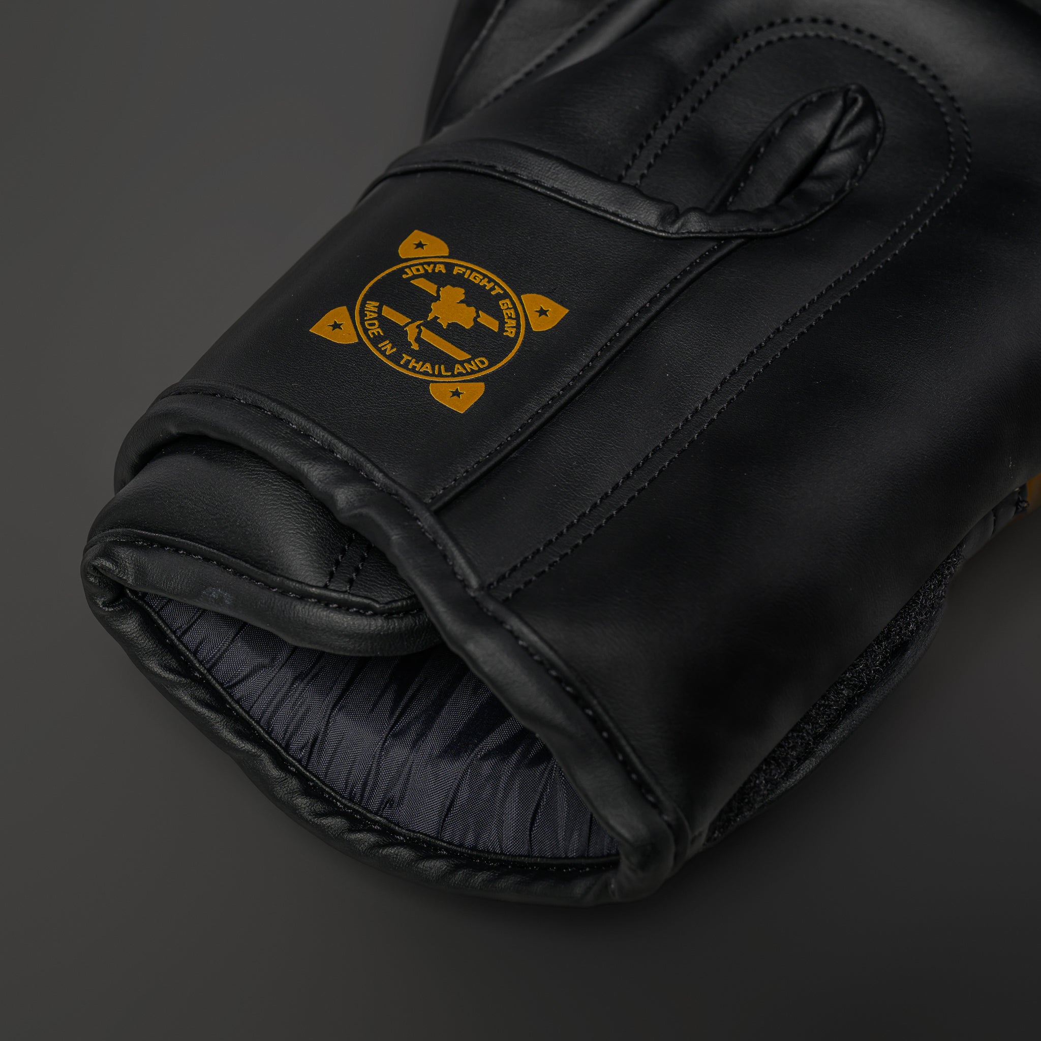 Joya Strike Air Kickbokshandschoenen Zwart Goud Joya Strike Air Kickbokshandschoenen Zwart Goud