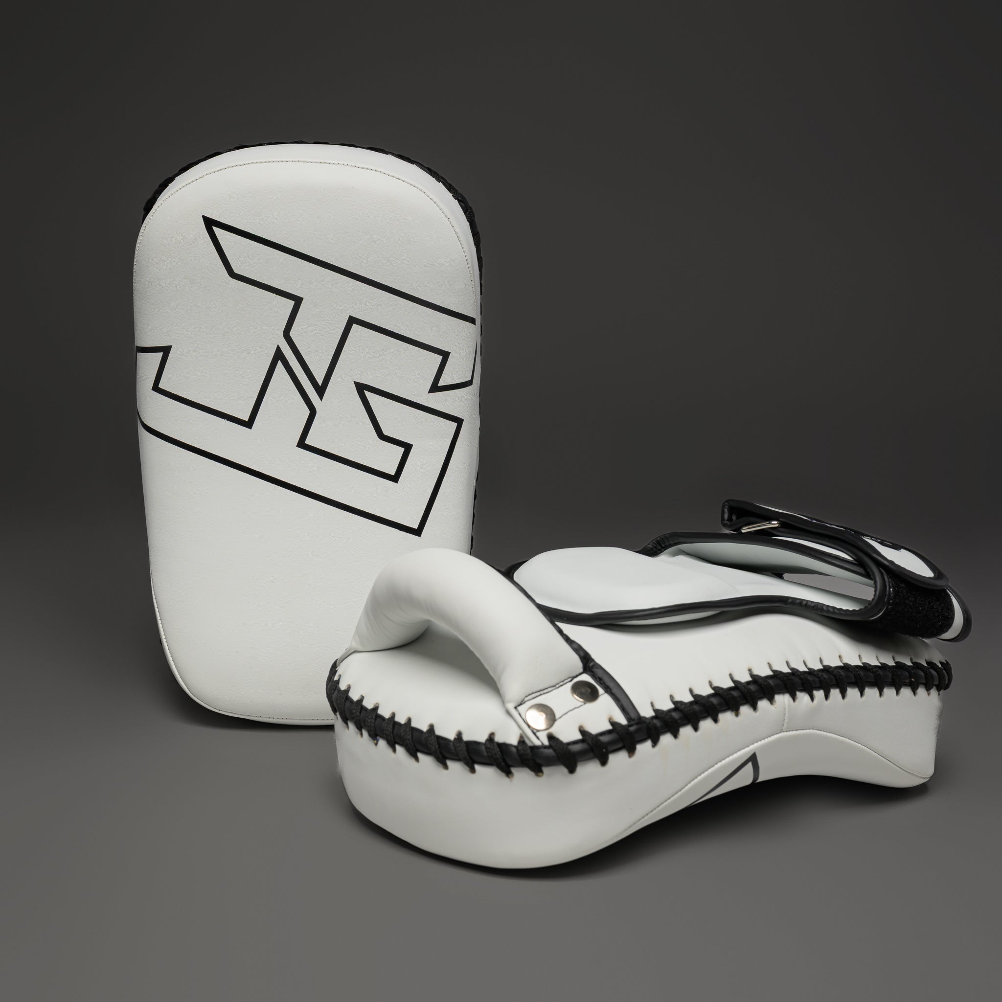 Joya Strike Thai Pads Compact Wit Zwart Joya Strike Thai Pads Compact Wit Zwart